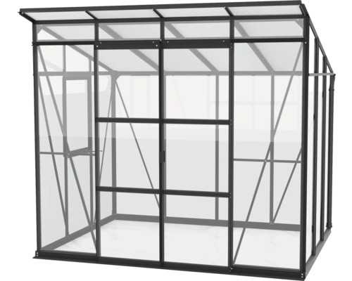 Skleník s kovovým rámom a sklenenými stenami