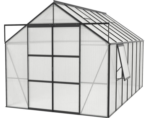 Skleník s otvorenými dverami a oknom