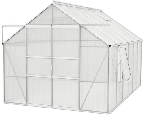 Skleník s otvorenými dverami a oknom