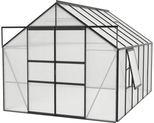 Skleník s otvorenými dverami a oknom