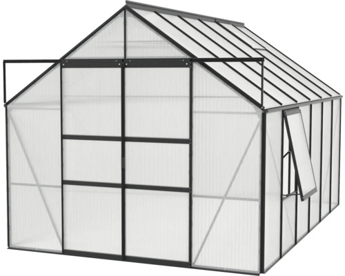 Skleník s otvorenými dverami a oknom