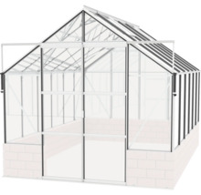 Skleník so sklenenými stenami a kovovým rámom