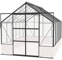 Skleník s otvorenými dverami do záhrady