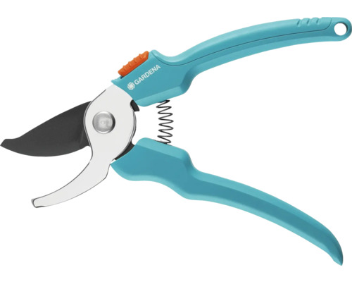 Záhradné nožnice s oceľovými čepeľami a plastovými rukoväťami