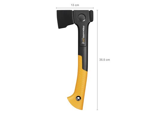 Štiepacia sekera Fiskars X14 s dĺžkou 35,5 cm a šírkou hlavy 13 cm.