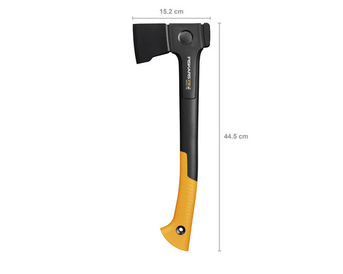 Štiepacia sekera Fiskars X18 s dĺžkou 44,5 cm a šírkou hlavy 15,2 cm.