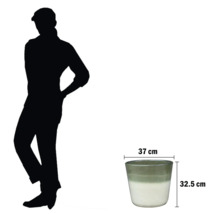 Keramický kvetináč, 37 krát 32,5 centimetrov