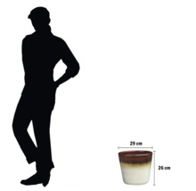 Keramický kvetináč s rozmermi 29 centimetrov krát 26 centimetrov