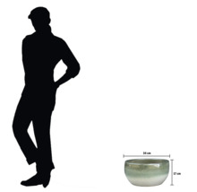 Keramický kvetináč s rozmermi 34 x 17 centimetrov