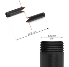 Obrázok čiernej oceľovej rúrky s dĺžkou 1500 mm a priemerom 25 mm.