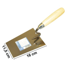 Murárska lyžica s drevenou rukoväťou s rozmermi 11,5 x 16 cm.