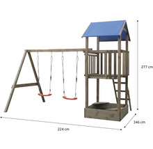 Drevená hracia zostava s dvojitou hojdačkou, rebríkom, plošinou so strieškou a pieskoviskom. Rozmery: 224 krát 346 krát 277 centimetrov.
