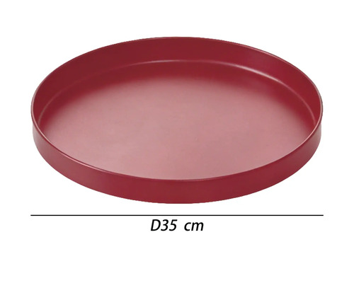 Okrúhla plastová miska pod kvetináč v červenej farbe s priemerom 35 centimetrov.