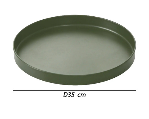 Okrúhla tmavozelená plastová podmiska pod kvetináč s priemerom 35 centimetrov.