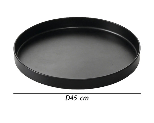 Okrúhly kovový podnos v čiernej farbe s priemerom 45 centimetrov so zvýšeným okrajom.