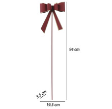Červená dekoratívna mašľa na tyči so zlatým okrajom, výška 94 centimetrov, šírka 19,5 centimetrov, hĺbka 5,5 centimetrov.