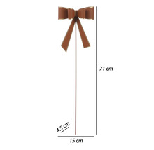 Dekoratívny záhradný zápich s kovovou mašľou, výška 71 centimetrov, šírka 15 centimetrov, hĺbka 4,5 centimetra.