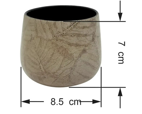 Keramický obal na kvetináč s motívom listov, výška 7 centimetrov, šírka 8,5 centimetra.