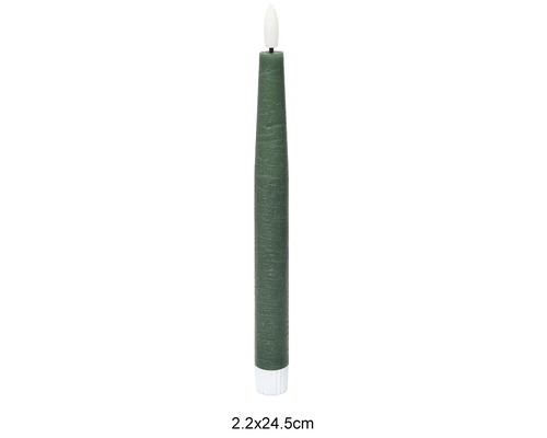 Zelená LED tyčová sviečka z vosku s realistickým plameňom, rozmery 2,2 krát 24,5 centimetra.
