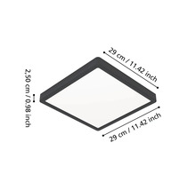 Štvorcové stropné LED svietidlo s rozmermi: 29 centimetrov krát 29 centimetrov a výškou 2,50 centimetra.