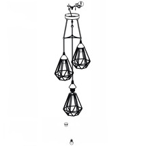 Závesná lampa s tromi tienidlami v geometrickom dizajne