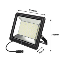 LED svetlomet s rozmermi 330 mm x 305 mm x 73 mm na vonkajšie použitie