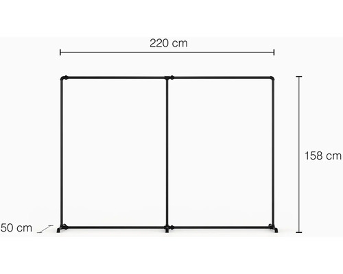Čierny kovový vešiak na oblečenie s rozmermi 220 cm šírka, 158 cm výška a 50 cm hĺbka.