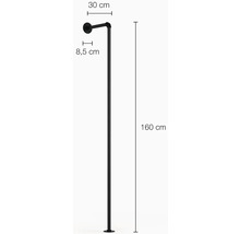 Kovový stojan na šaty s rozmermi 160 cm na výšku, 30 cm do hĺbky a 8,5 cm vzdialenosť od steny